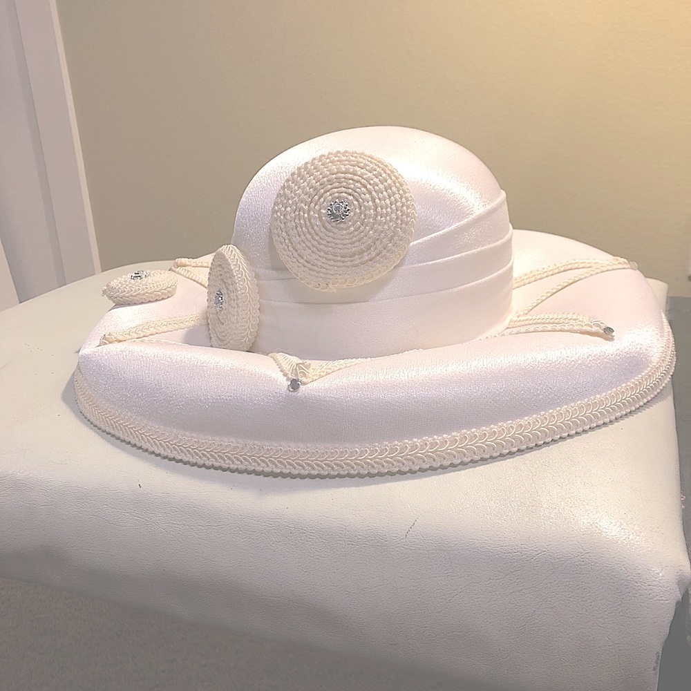 Ladies white hat